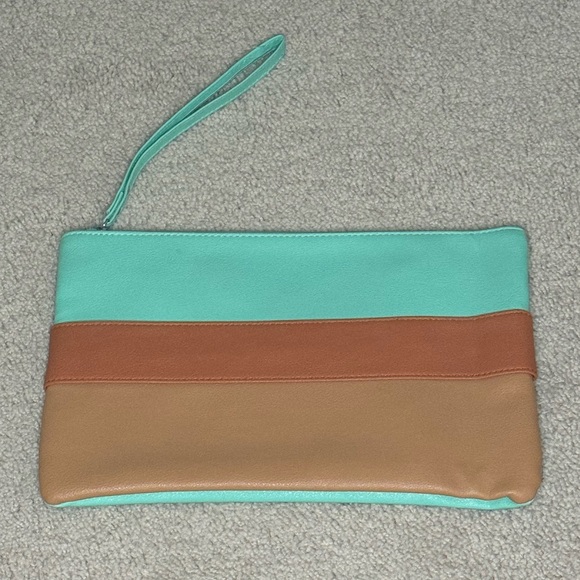 Handbags - Tan & Mint Clutch